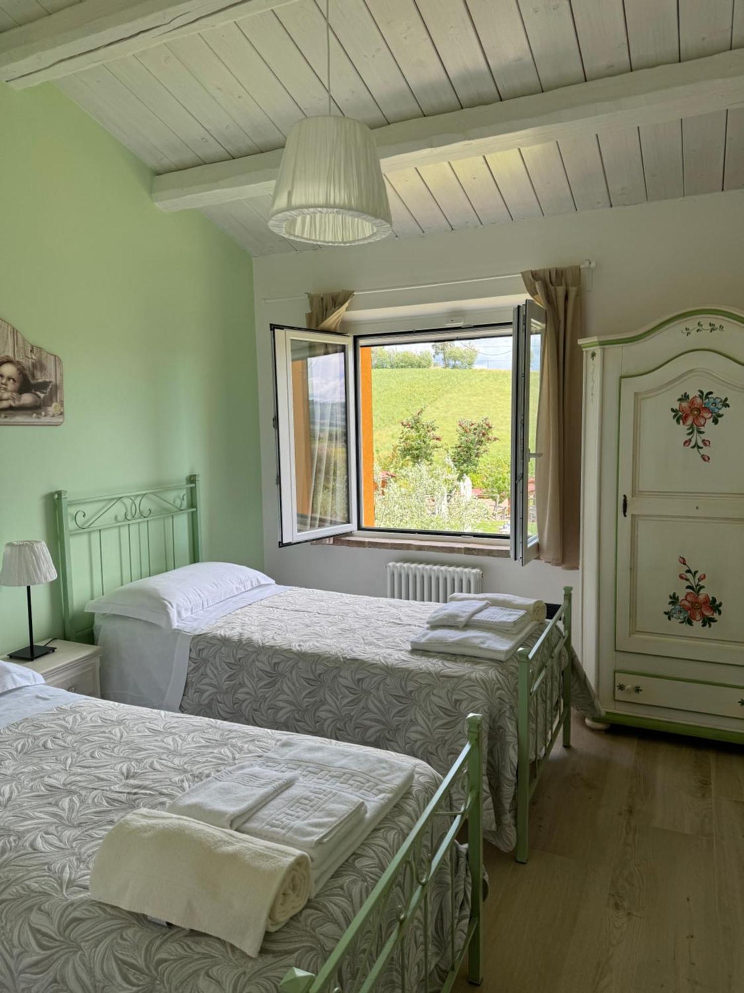 Montenovo Country House Ostra Vetere Номер фото